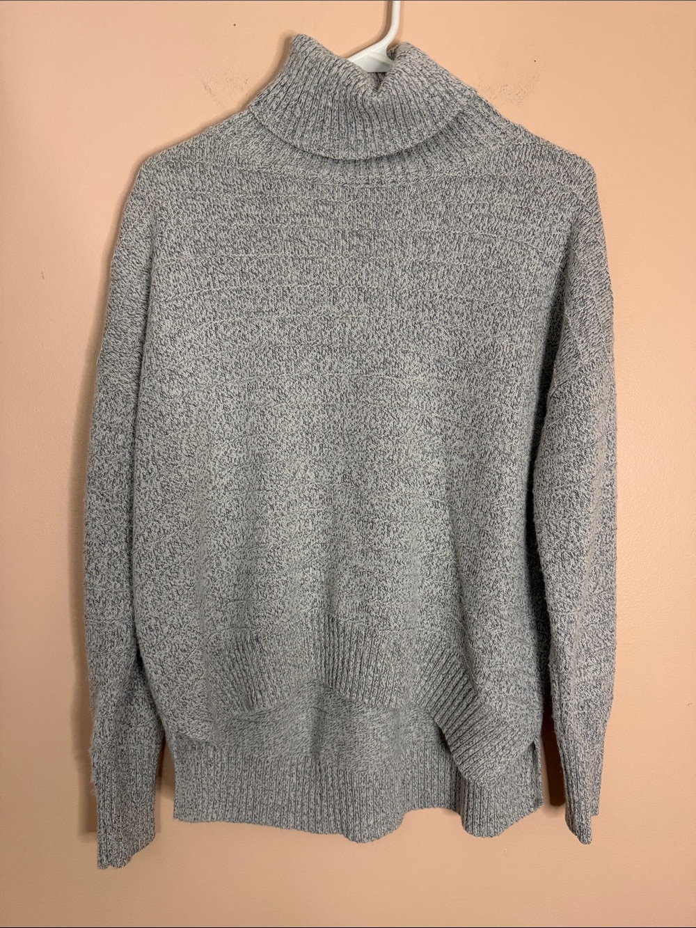 SHEIN Men's Light Gray Turtleneck Sweater